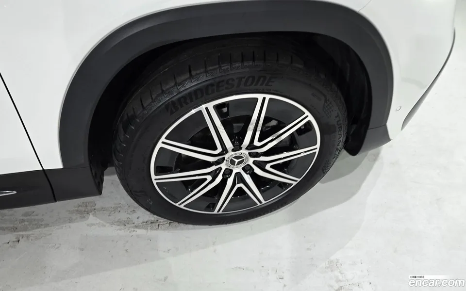 Mercedes-Benz EQB EQB300 4MATIC AMG 2025 — thumbnail 2