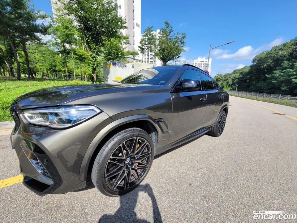 BMW X6 M 4.4 2022 — photo 1, buy with delivery to Moscow