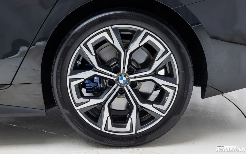 BMW 4 Series 420i M 2023 — thumbnail 2