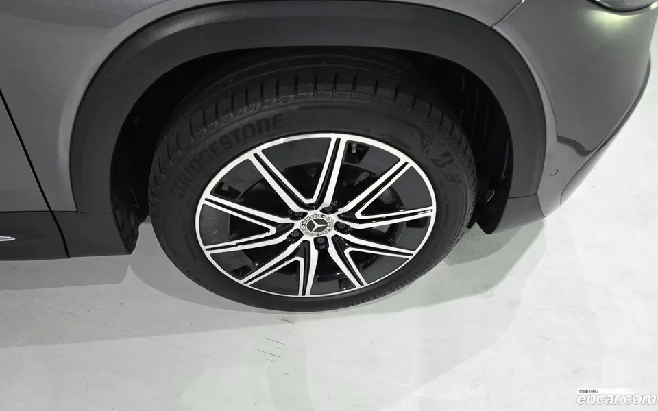 Mercedes-Benz EQB EQB300 4MATIC AMG 2024 — миниатюра 2