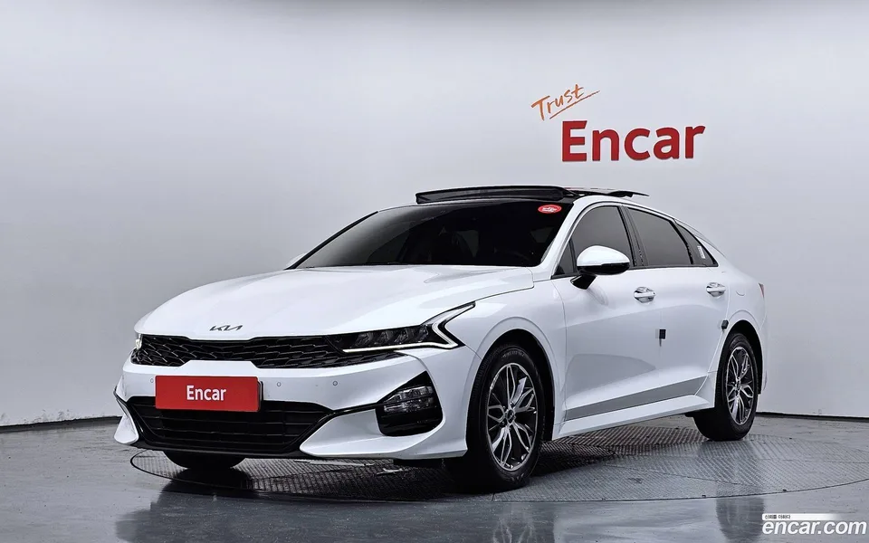 Kia K5 2.0 2023 — photo 1, buy with delivery to Moscow