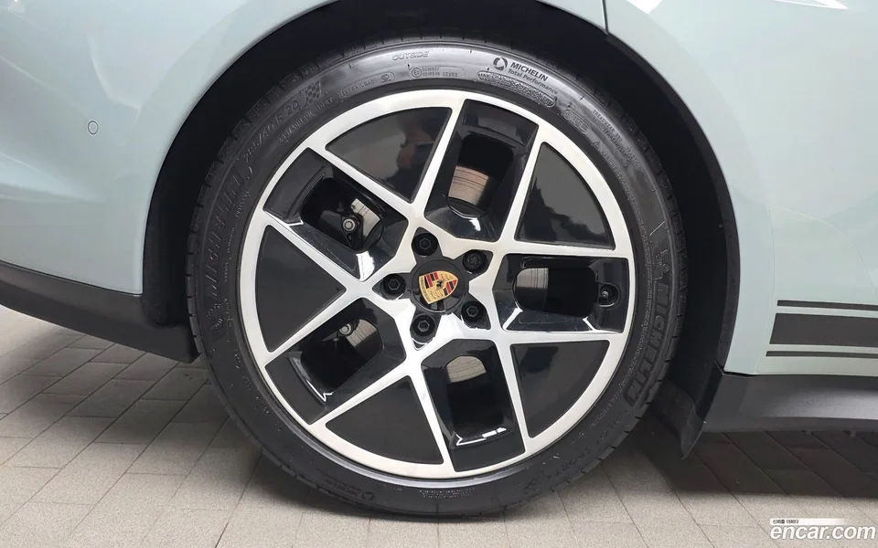 Porsche Taycan 4S 2024 — миниатюра 5