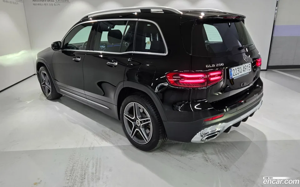Mercedes-Benz GLB-Class GLB250 4MATIC 2025 — thumbnail 3