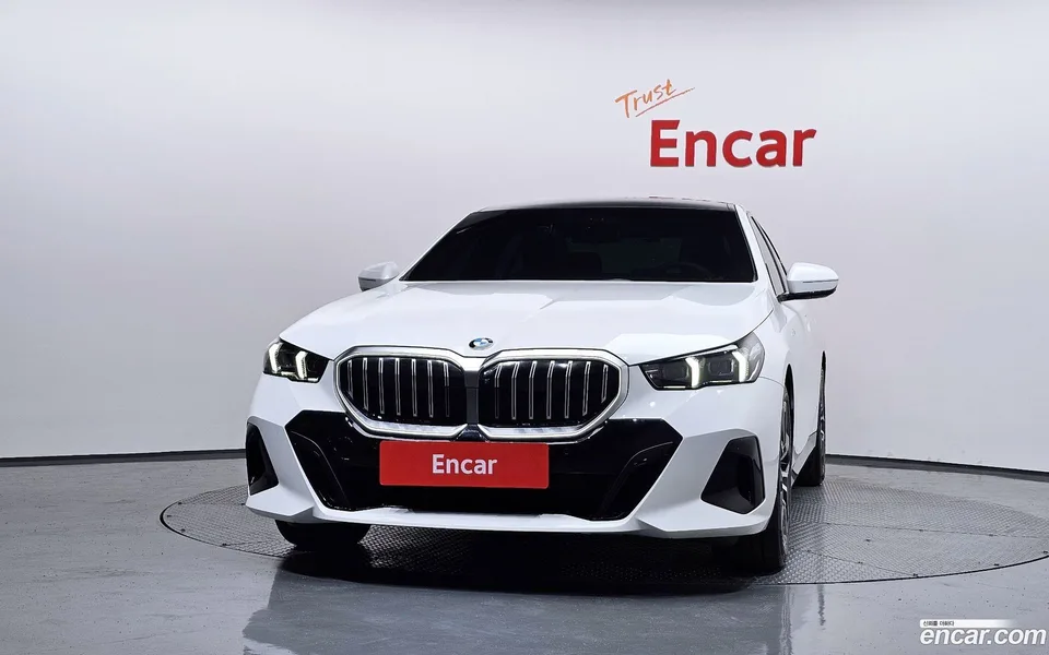 BMW 5 Series 523d M 2025 — thumbnail 3