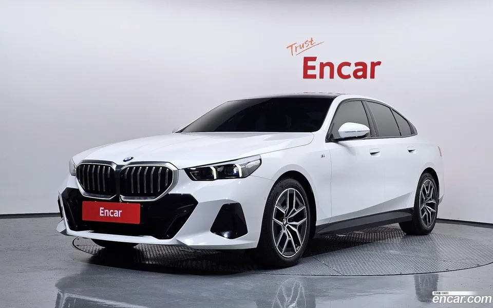 BMW 5 Series 523d M 2025 — photo 1, buy with delivery to Moscow