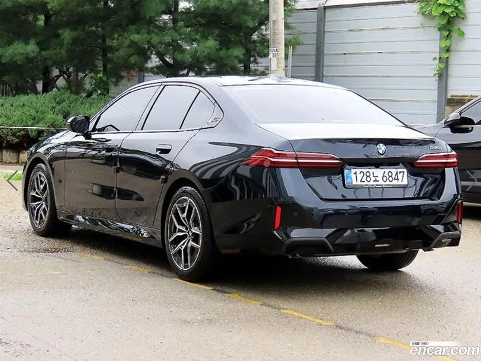 BMW 5 Series 520i M 2025 — thumbnail 3