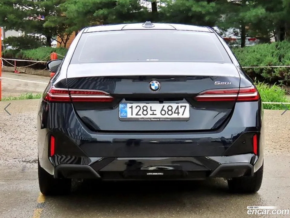 BMW 5 Series 520i M 2025 — thumbnail 4