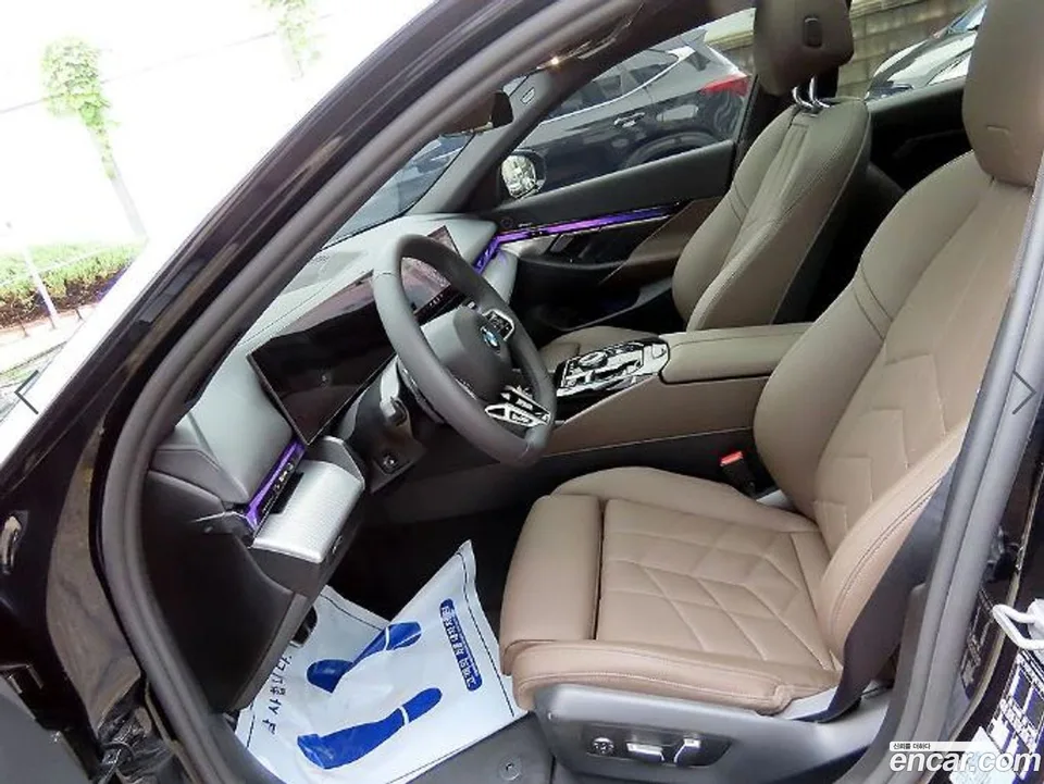 BMW 5 Series 520i M 2025 — thumbnail 5