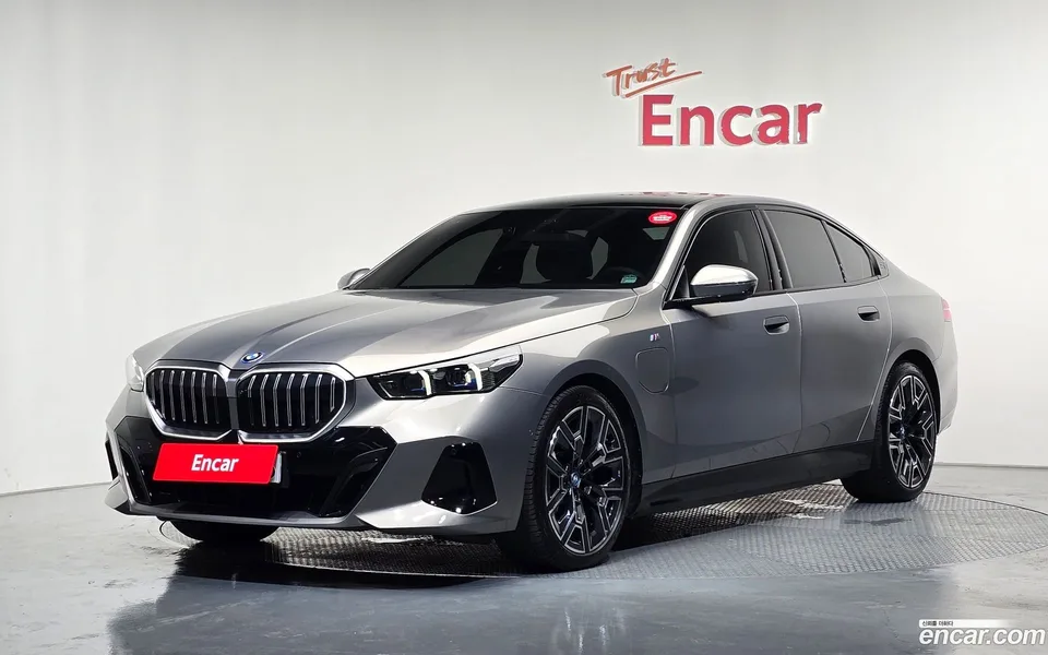 BMW 5 Series 530e xDrive M 2025 — photo 1, buy with delivery to Moscow