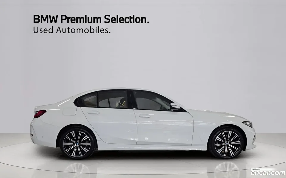 BMW 3 Series 320i 2025 — thumbnail 4