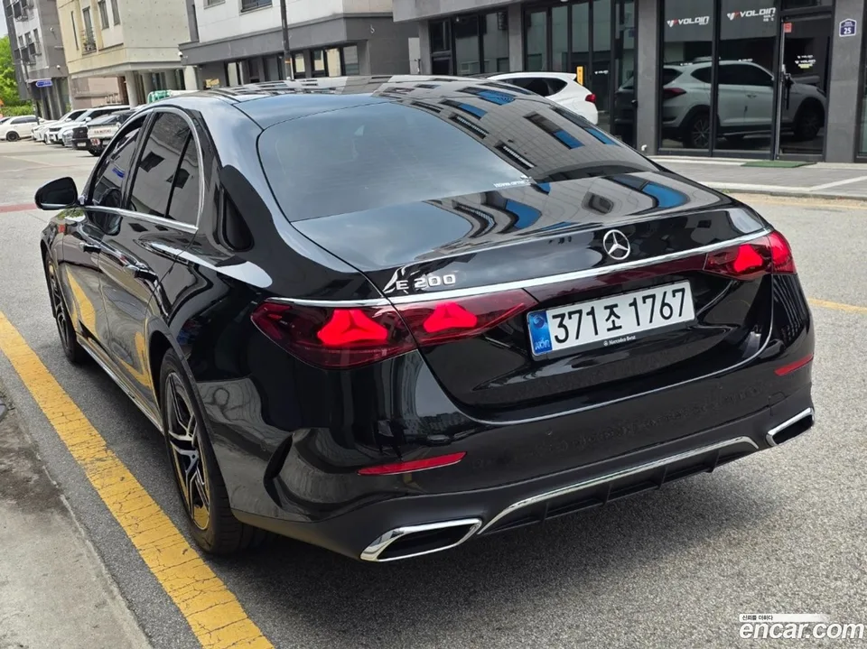 Mercedes-Benz E-Class E200 AMG Line 2026 — thumbnail 3
