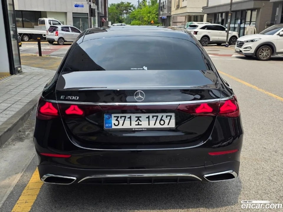 Mercedes-Benz E-Class E200 AMG Line 2026 — thumbnail 4