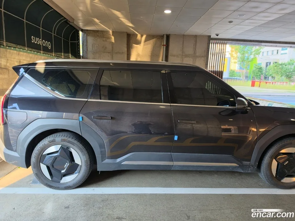 Kia EV9 2WD 2023 — thumbnail 3