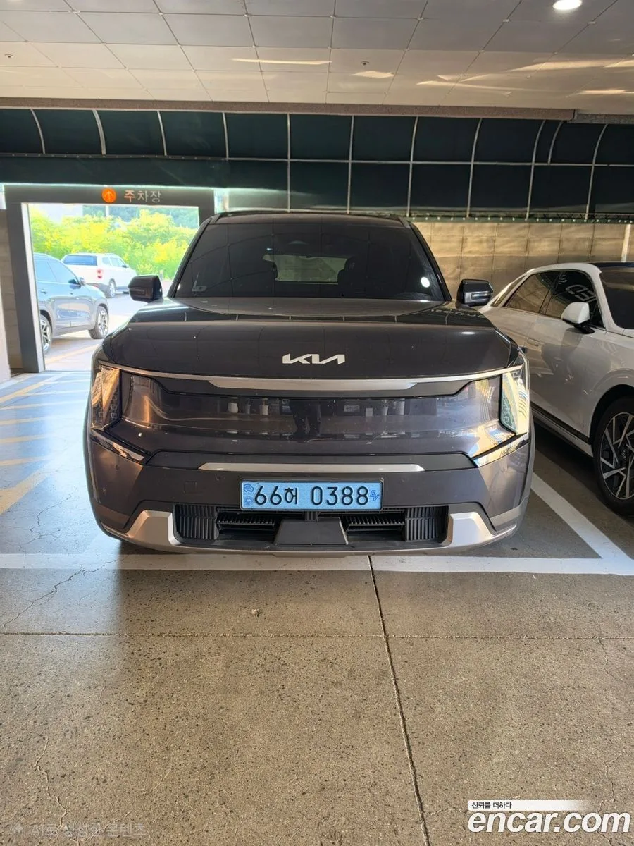 Kia EV9 2WD 2023 — photo 1, buy with delivery to Moscow