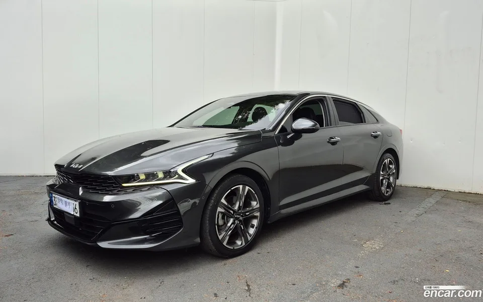 Kia K5 2.0 2023 — photo 1, buy with delivery to Moscow