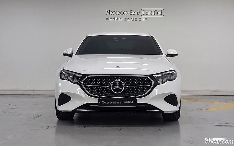 Mercedes-Benz E-Class E200 2025 — thumbnail 3