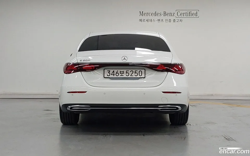 Mercedes-Benz E-Class E200 2025 — thumbnail 4