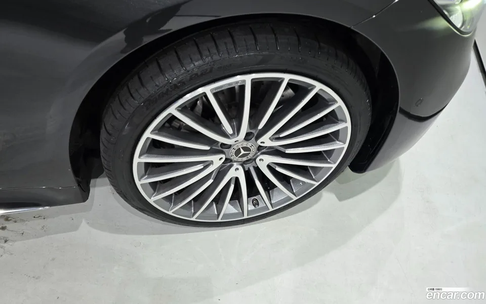 Mercedes-Benz S-Class S500L 4MATIC 2025 — thumbnail 2
