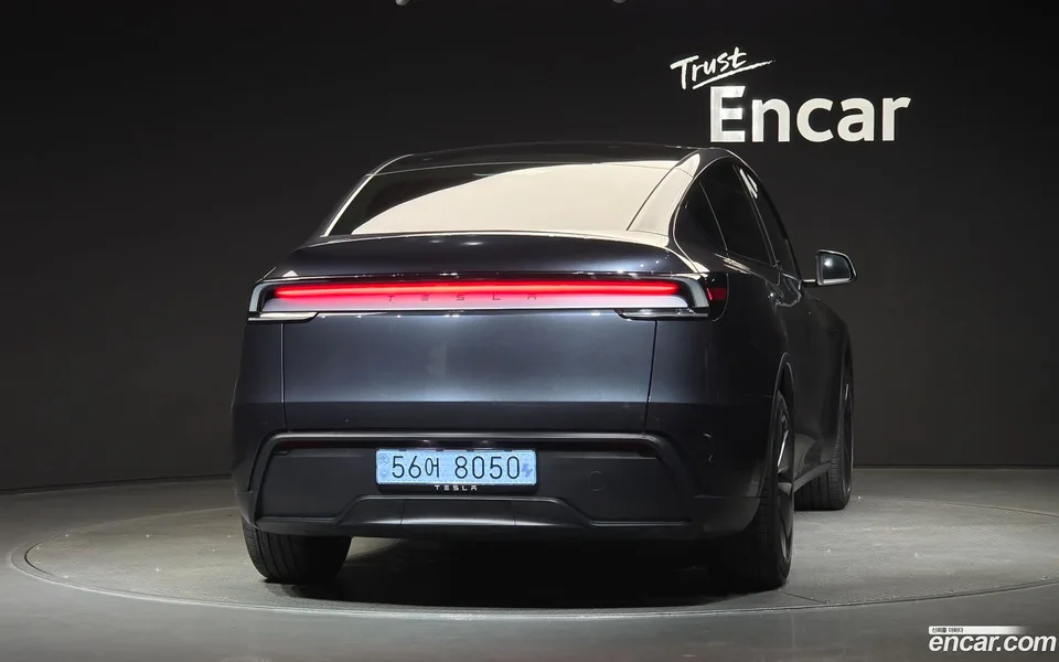 Tesla Model Y RWD 2025 — thumbnail 4