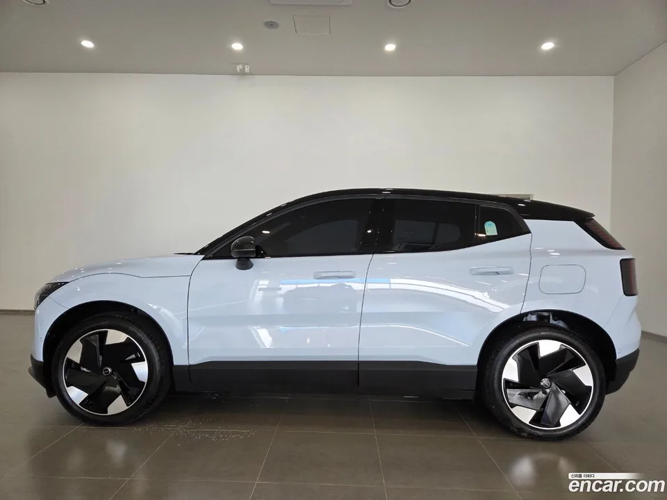 Volvo EX30 2025 — thumbnail 2