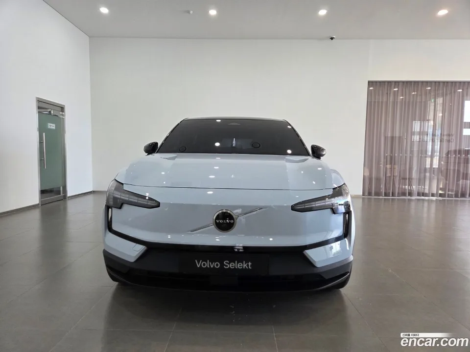 Volvo EX30 2025 — thumbnail 3