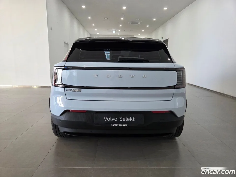 Volvo EX30 2025 — thumbnail 4