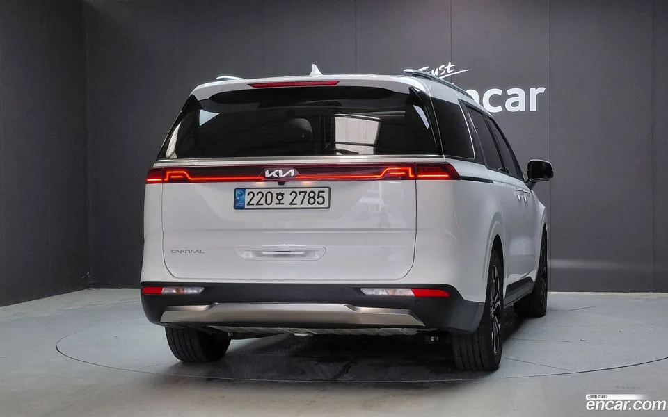 Kia Carnival 9 2023 — thumbnail 4