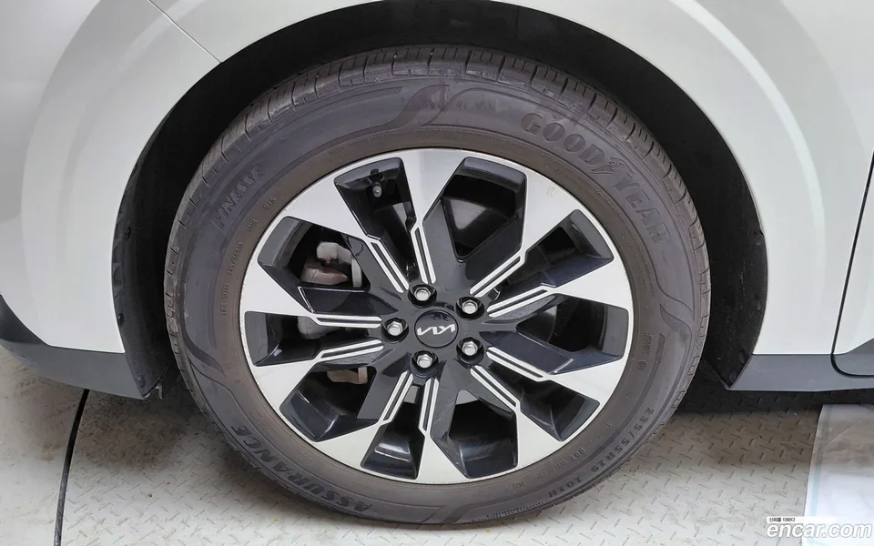 Kia Carnival 9 2023 — thumbnail 5