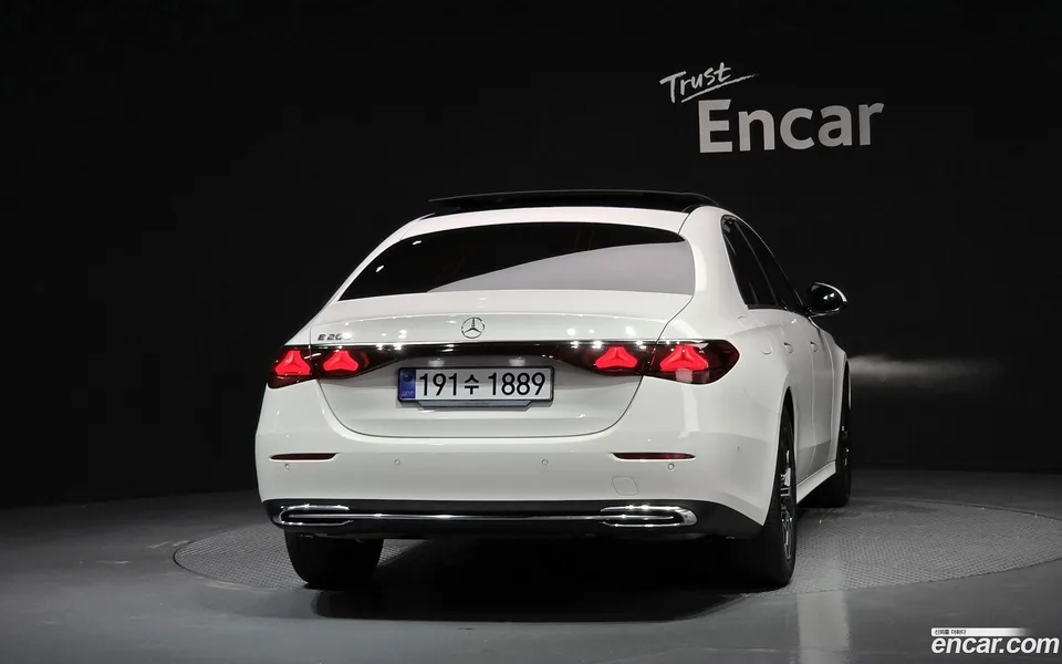 Mercedes-Benz E-Class E200 2025 — миниатюра 4