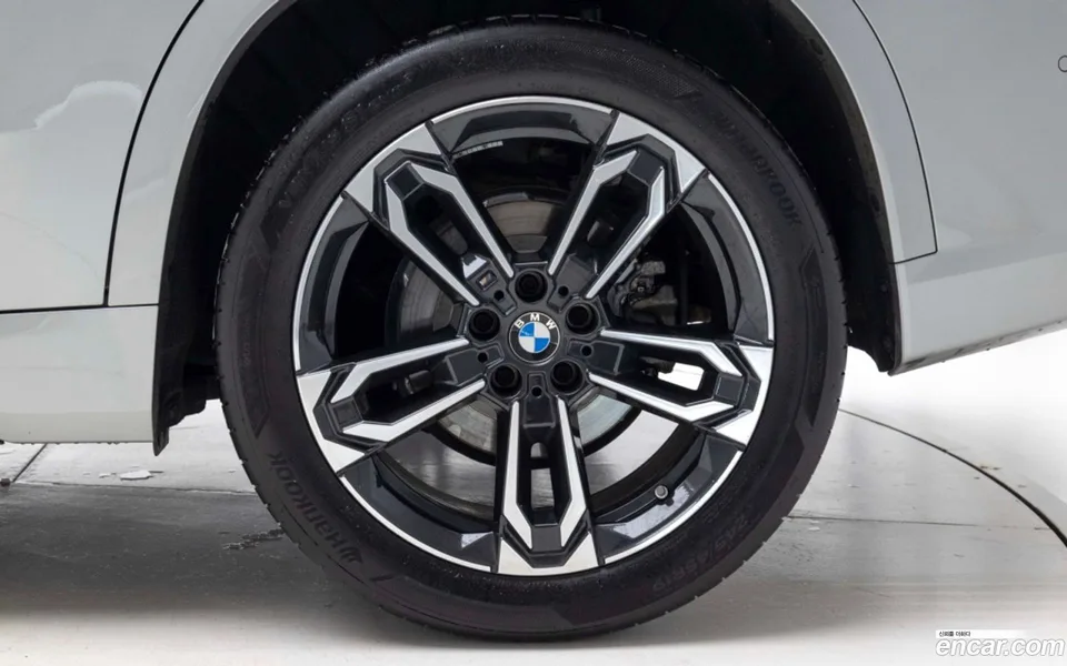 BMW X1 xDrive 20i M 2025 — thumbnail 2