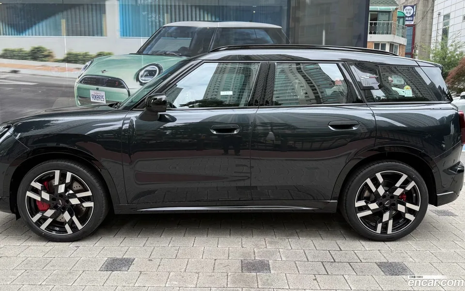 MINI Cooper S Countryman ALL4 JCW 2026 — thumbnail 4