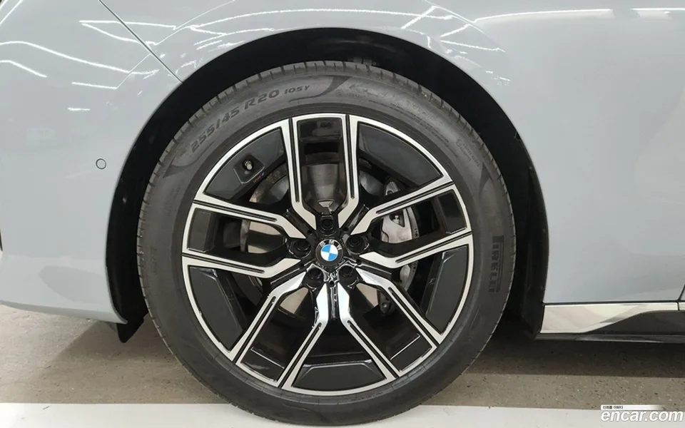 BMW 7 Series 740d xDrive M 2025 — thumbnail 2