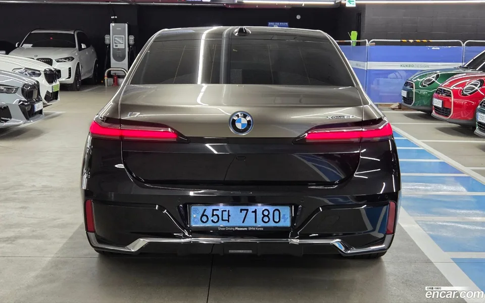 BMW i7 xDrive 60 M 2023 — thumbnail 4