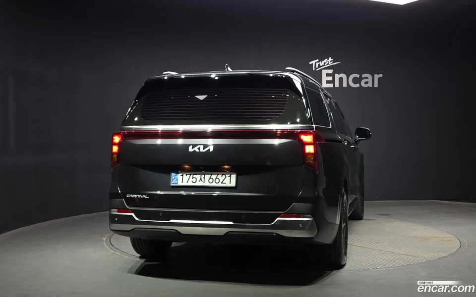 Kia Carnival 9 2024 — thumbnail 4