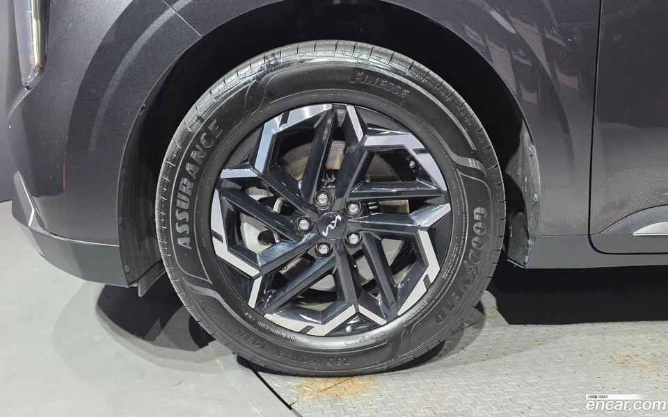 Kia Carnival 9 2024 — thumbnail 5