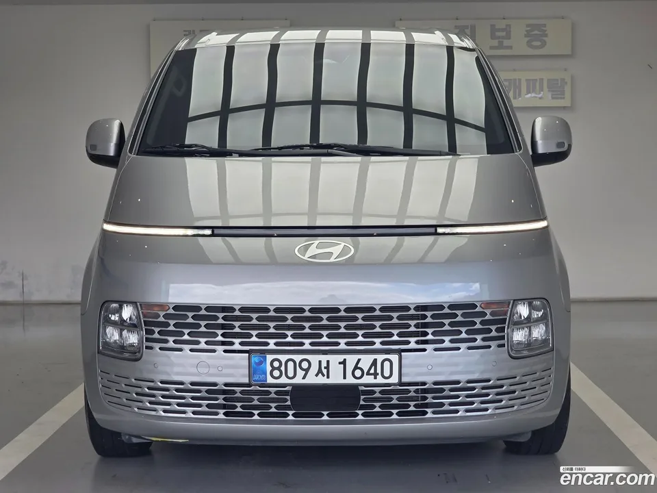 Hyundai Staria L3.5 5 2024 — photo 1, buy with delivery to Moscow