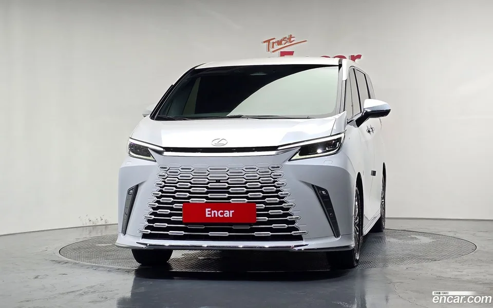 Lexus LM 500h 2024 — thumbnail 3