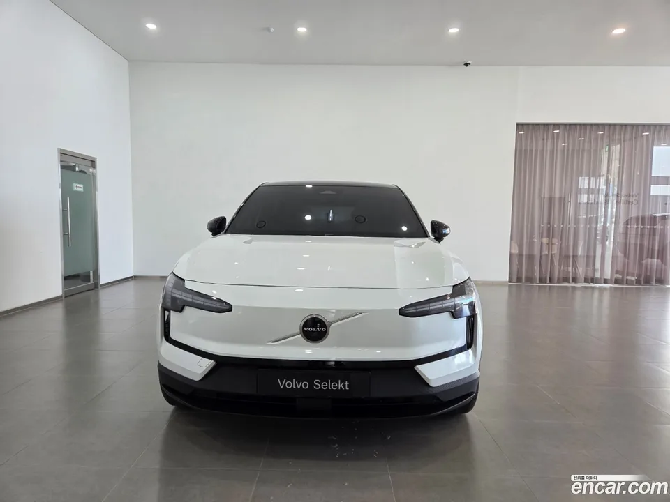 Volvo EX30 2025 — thumbnail 3