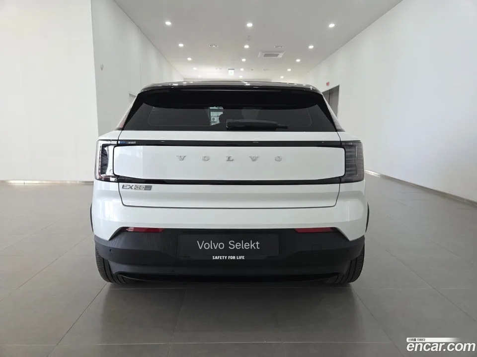 Volvo EX30 2025 — thumbnail 4