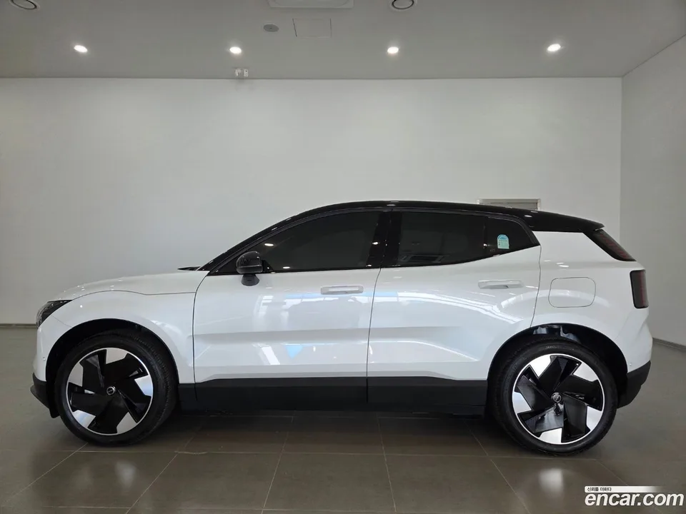 Volvo EX30 2025 — thumbnail 5