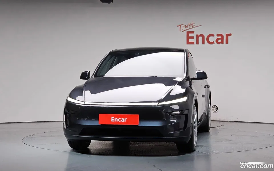 Tesla Model Y AWD 2025 — thumbnail 3