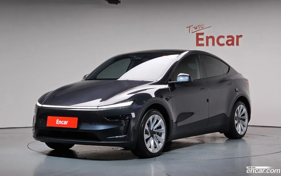 Tesla Model Y AWD 2025 — photo 1, buy with delivery to Moscow