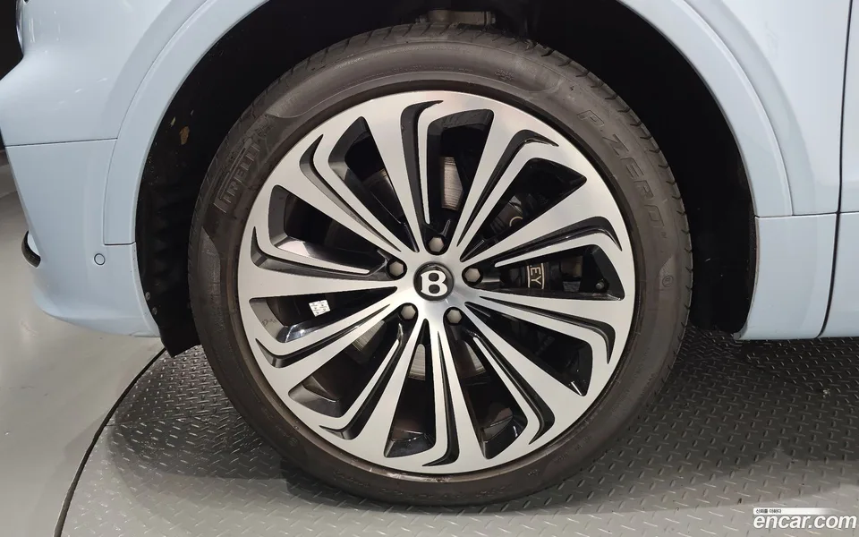 Bentley Bentayga 4.0 V8 2024 — thumbnail 5