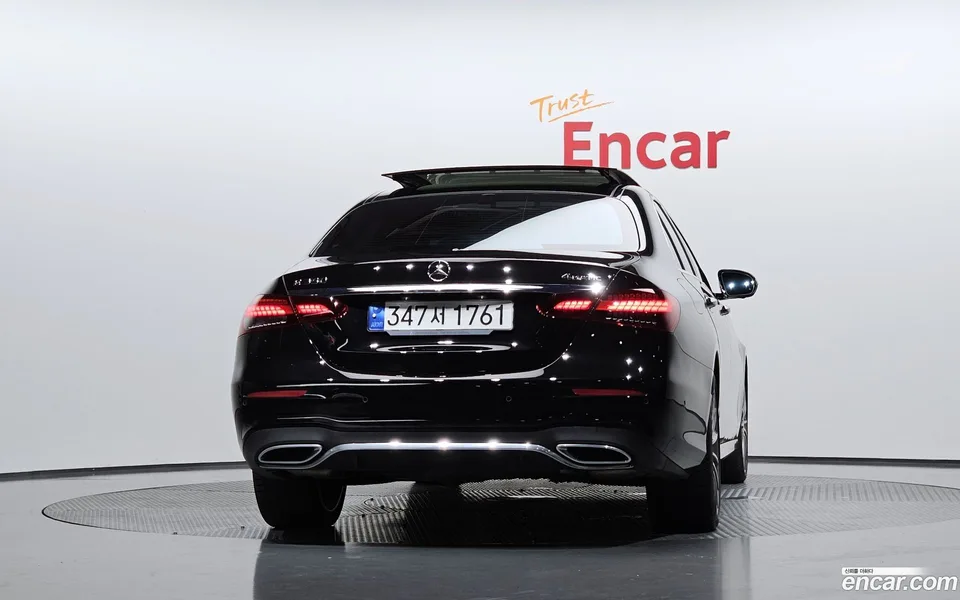 Mercedes-Benz E-Class E350 4MATIC AMG Line 2022 — thumbnail 4