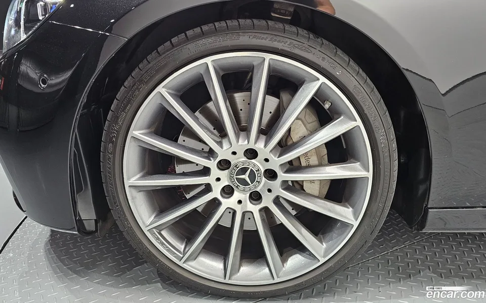 Mercedes-Benz E-Class E350 4MATIC AMG Line 2022 — thumbnail 5