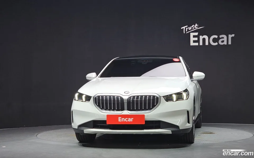 BMW 5 Series 520i 2024 — thumbnail 3