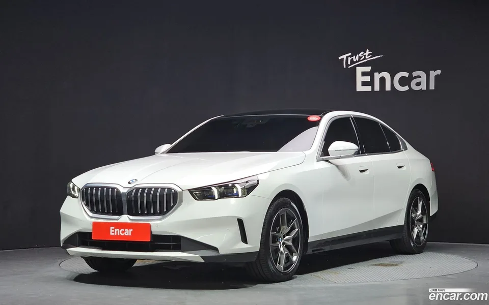 BMW 5 Series 520i 2024 — photo 1, buy with delivery to Moscow