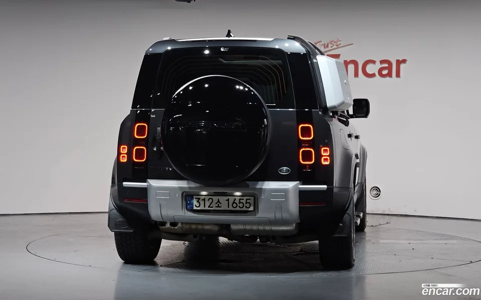 Land Rover Defender 110 D250 SE 2022 — thumbnail 4