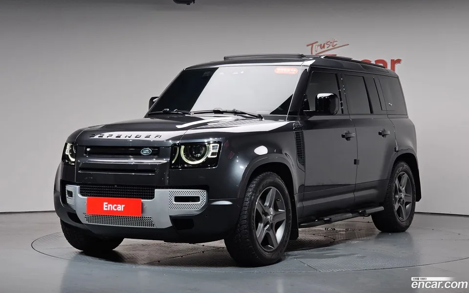 Land Rover Defender 110 D250 SE 2022 — photo 1, buy with delivery to Moscow
