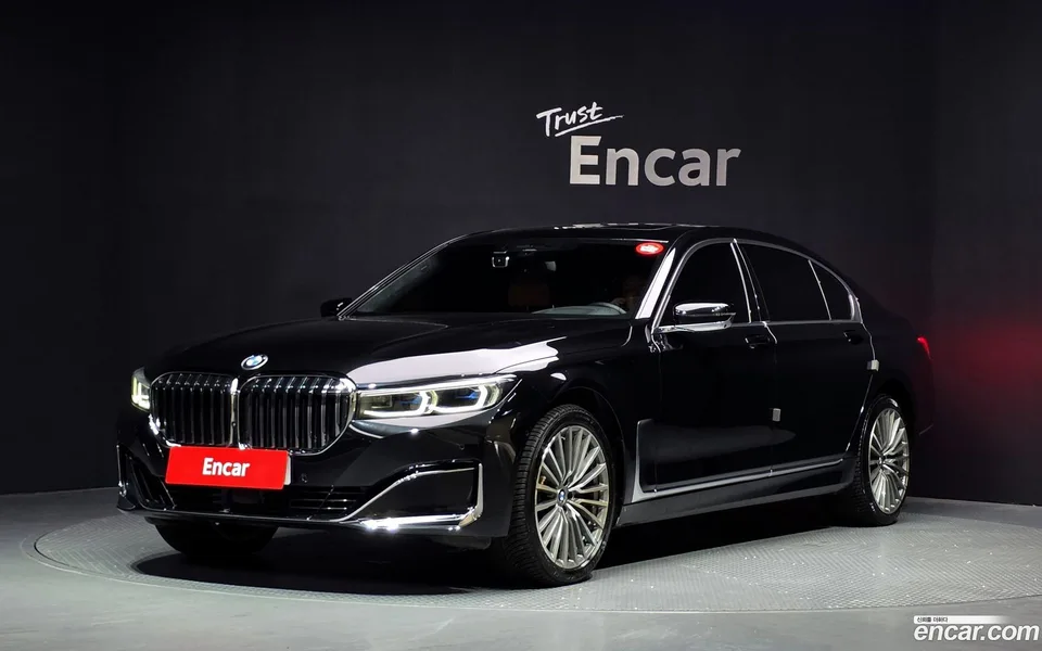 BMW 7 Series 740Li xDrive 2022 — photo 1, buy with delivery to Moscow
